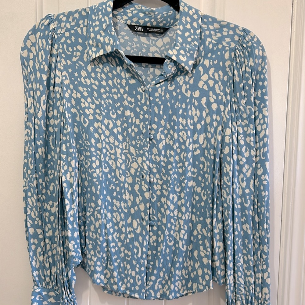 Zara blue and white rare Marilyn long sleeve button down collared blouse…